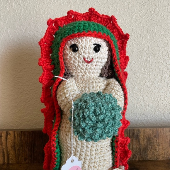 Handcrafted Crochet Virgin Mary Doll - Red and Green - Picture 3 of 4
